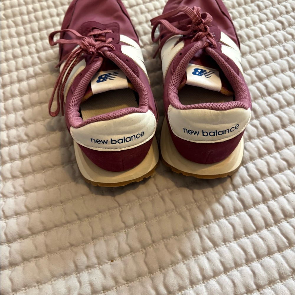 New Balance men’s 237 sneakers Maroon and White Athletic shoes size 7